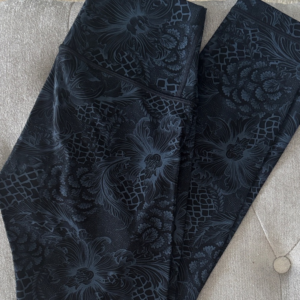 Lululemon Wonder Under size 4